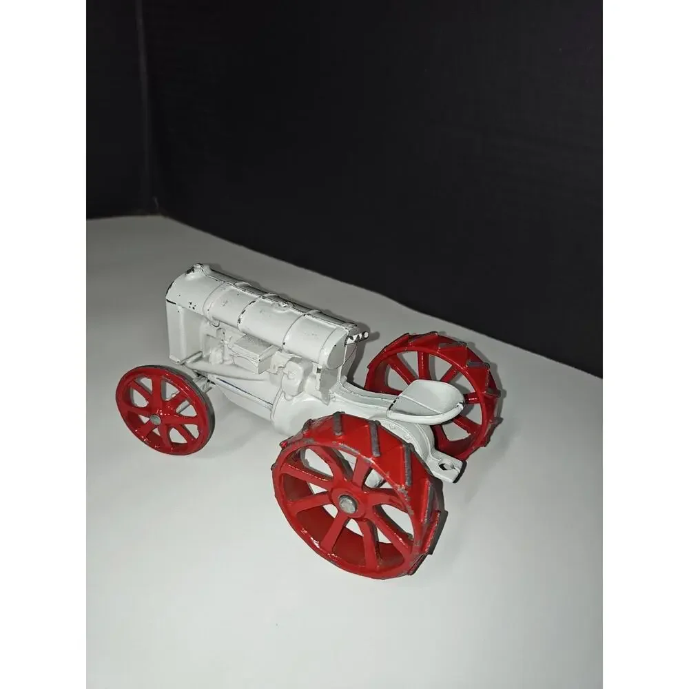 ERTL Vintage Fordson Farm Tractor Diecast Model 1/16 Scale Metal Toy Die-Cast